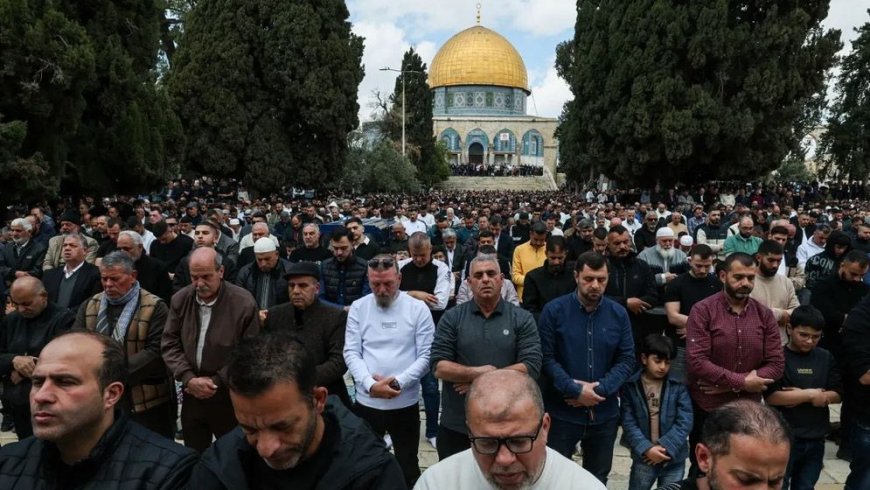 আল-আকসায় জুমার নামাজে লাখো মুসল্লি