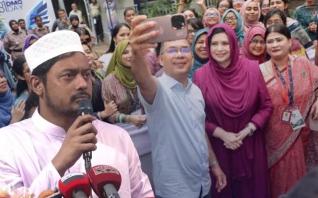 ‘দেশ যখন বন্যার পানিতে তলিয়ে যাচ্ছে প্রধানমন্ত্রী তখন সেলফি তোলায় ব্যস্ত’