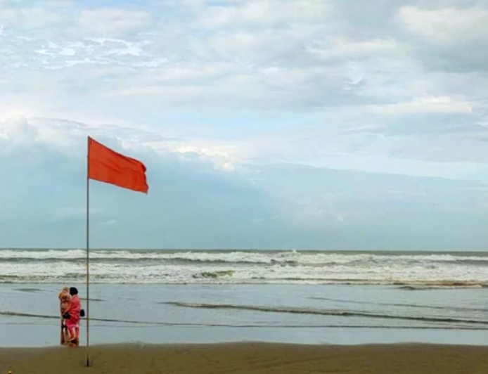 দেশের সব সমুদ্র বন্দরে ৩ নম্বর সতর্ক সংকেত