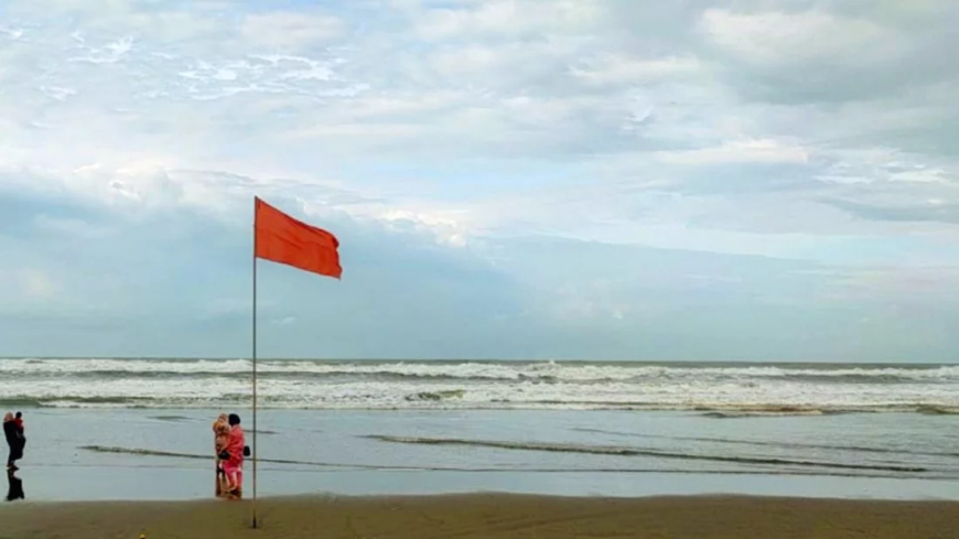 দেশের সব সমুদ্র বন্দরে ৩ নম্বর সতর্ক সংকেত