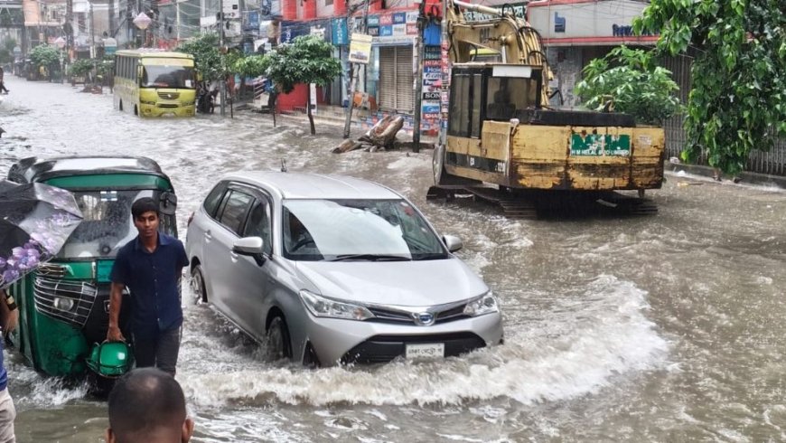 বৃষ্টিতে ‘ডুবল’ রাজধানী, ভোগান্তিতে নগরবাসী